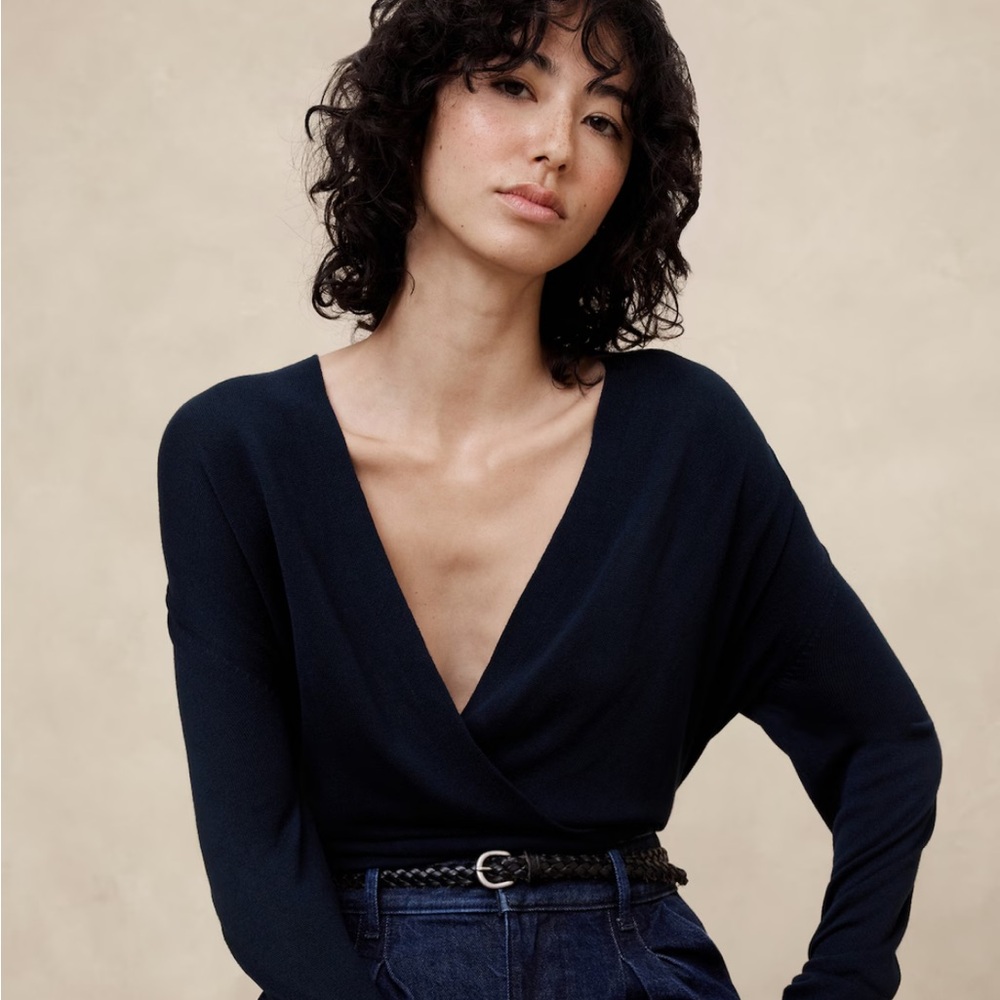 WRAP-FRONT PULLOVER SWEATER. BR Factory. Size S + M. NWT. Sold out in store.